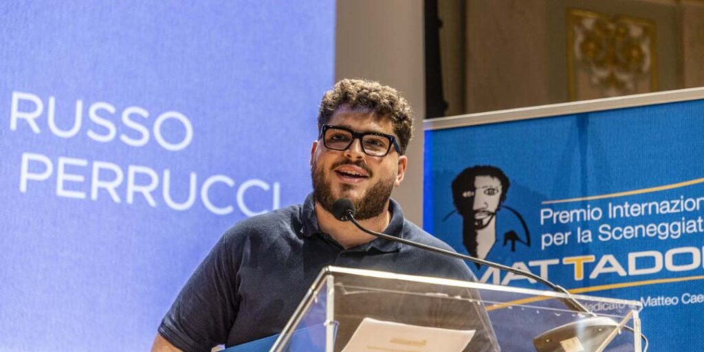 Epicuro Perrucci sul palco al Premio Mattador durante la presentazione del film “No Mass”


